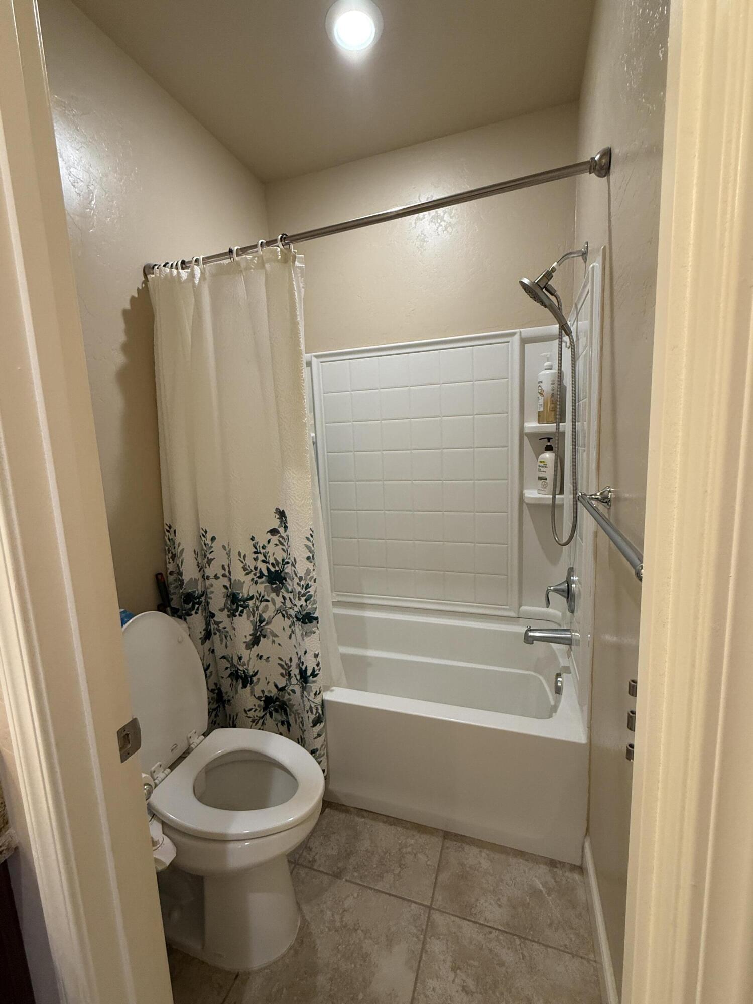 2003 W W Hopkins Dr, Hanford, CA 93230