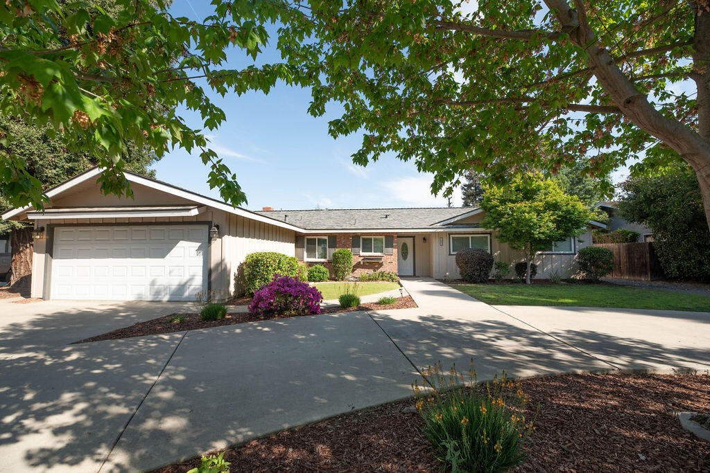 14892 Lipson Ave, Visalia, CA 93292