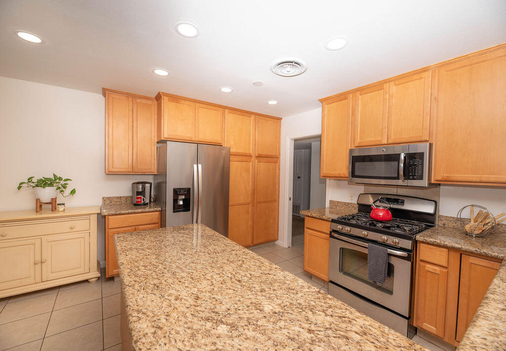 14892 Lipson Ave, Visalia, CA 93292