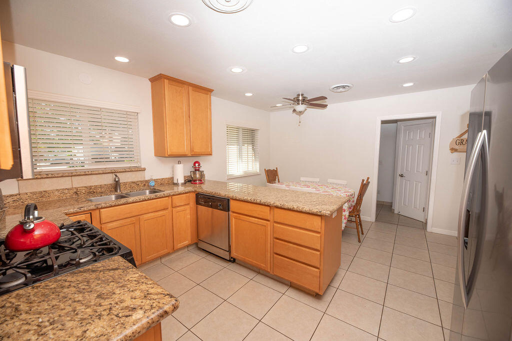 14892 Lipson Ave, Visalia, CA 93292