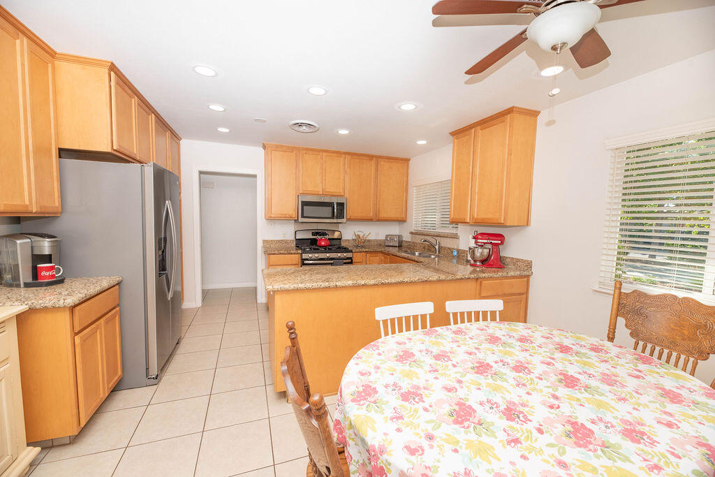 14892 Lipson Ave, Visalia, CA 93292