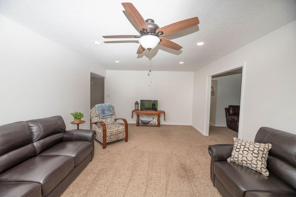 14892 Lipson Ave, Visalia, CA 93292