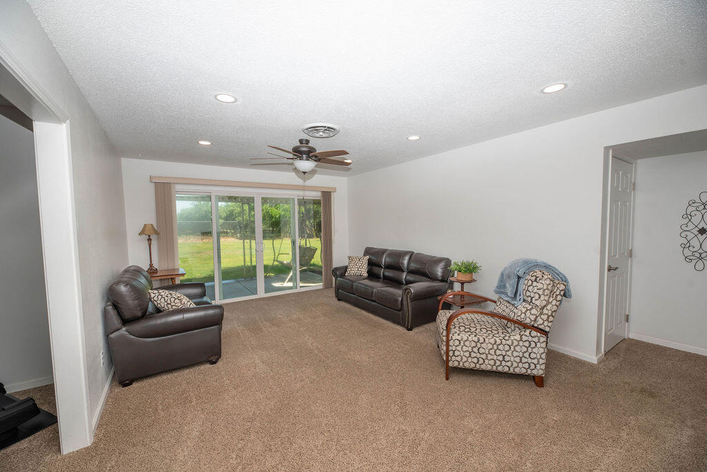 14892 Lipson Ave, Visalia, CA 93292