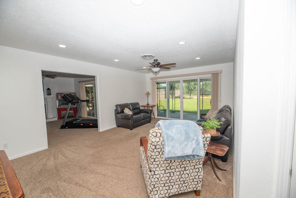 14892 Lipson Ave, Visalia, CA 93292