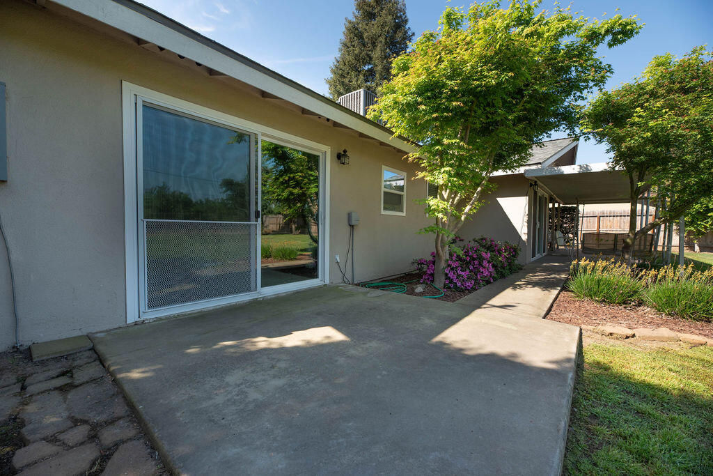 14892 Lipson Ave, Visalia, CA 93292