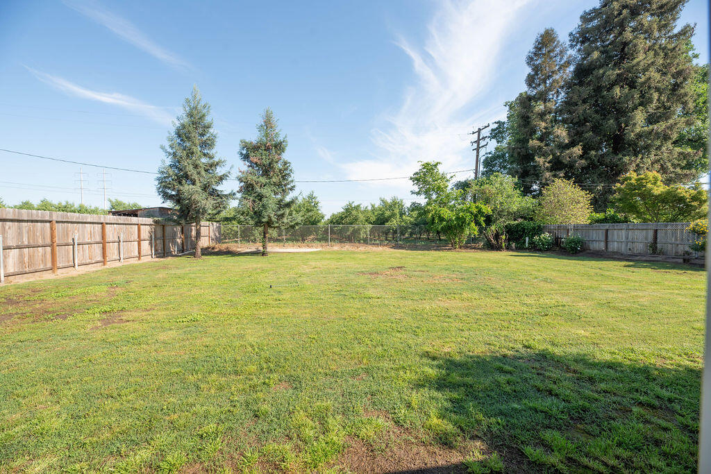 14892 Lipson Ave, Visalia, CA 93292