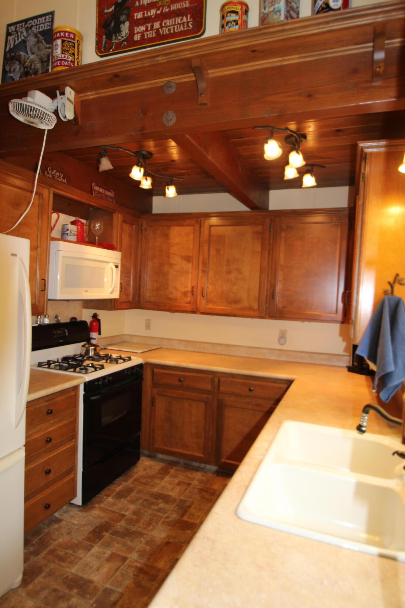 475 John Lewis Dr, Pierpoint Springs, CA 93265