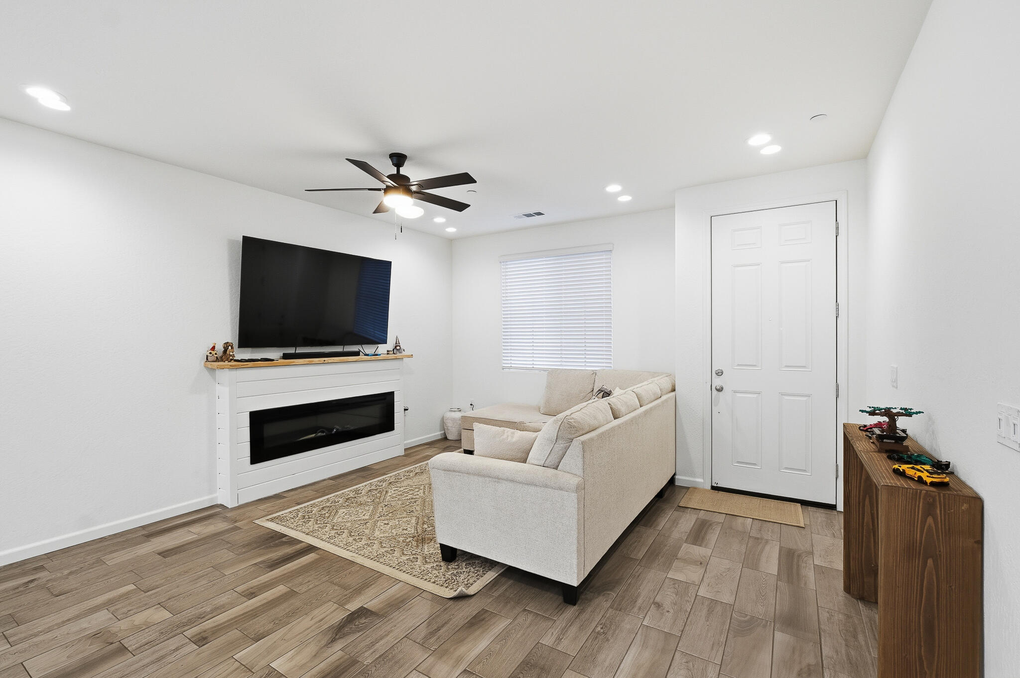 3408 Dorset St, Tulare, CA 93274