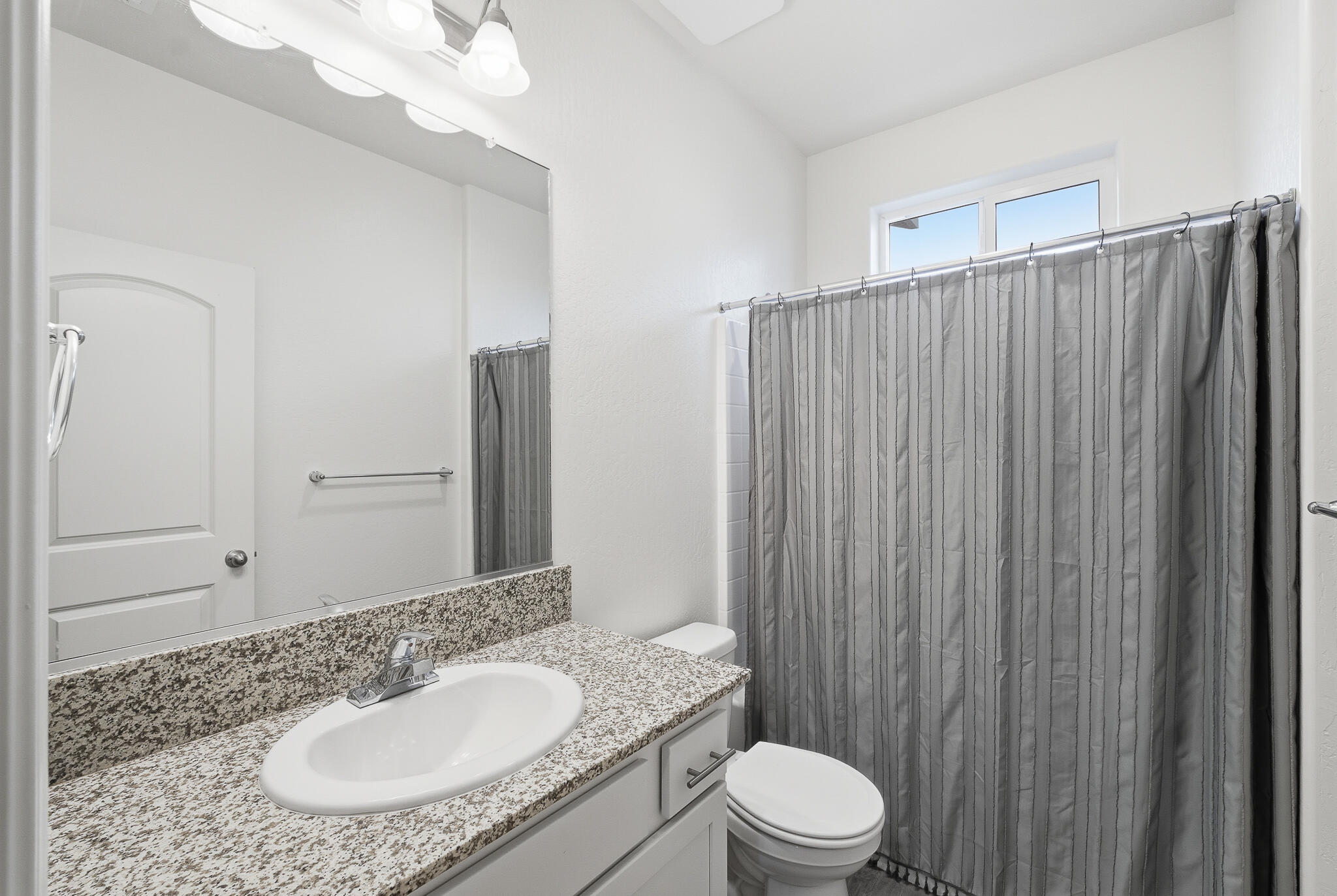 3408 Dorset St, Tulare, CA 93274