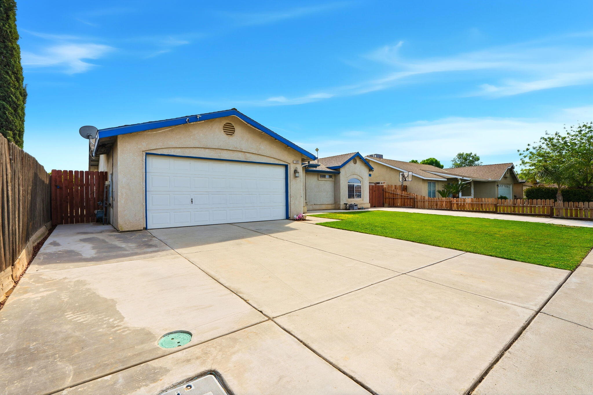 1003 Edison Dr, Hanford, CA 93230