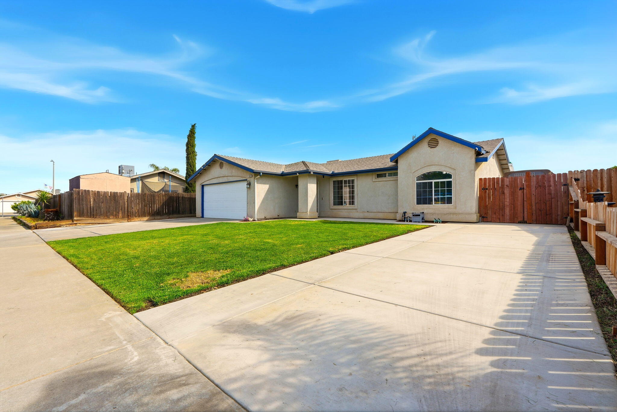 1003 Edison Dr, Hanford, CA 93230