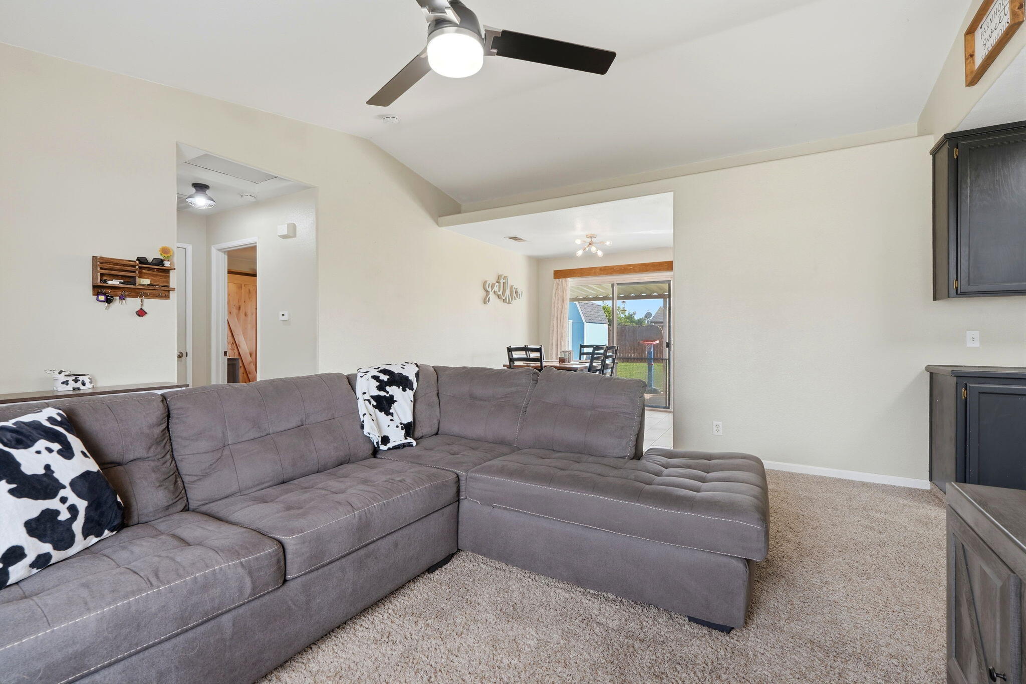 1003 Edison Dr, Hanford, CA 93230