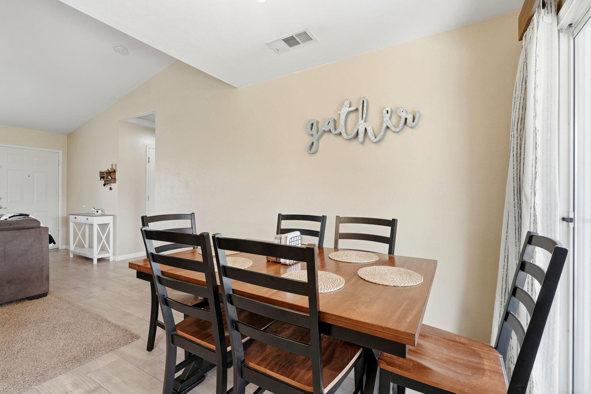 1003 Edison Dr, Hanford, CA 93230