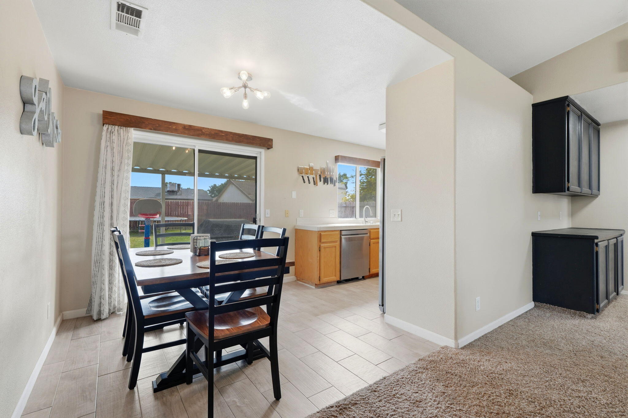 1003 Edison Dr, Hanford, CA 93230