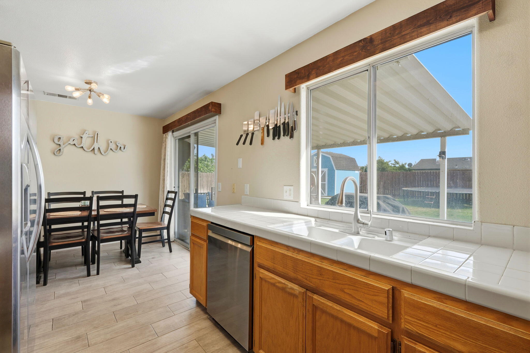 1003 Edison Dr, Hanford, CA 93230