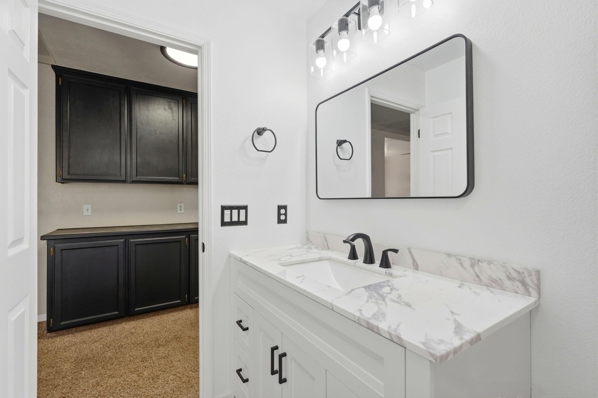 1003 Edison Dr, Hanford, CA 93230