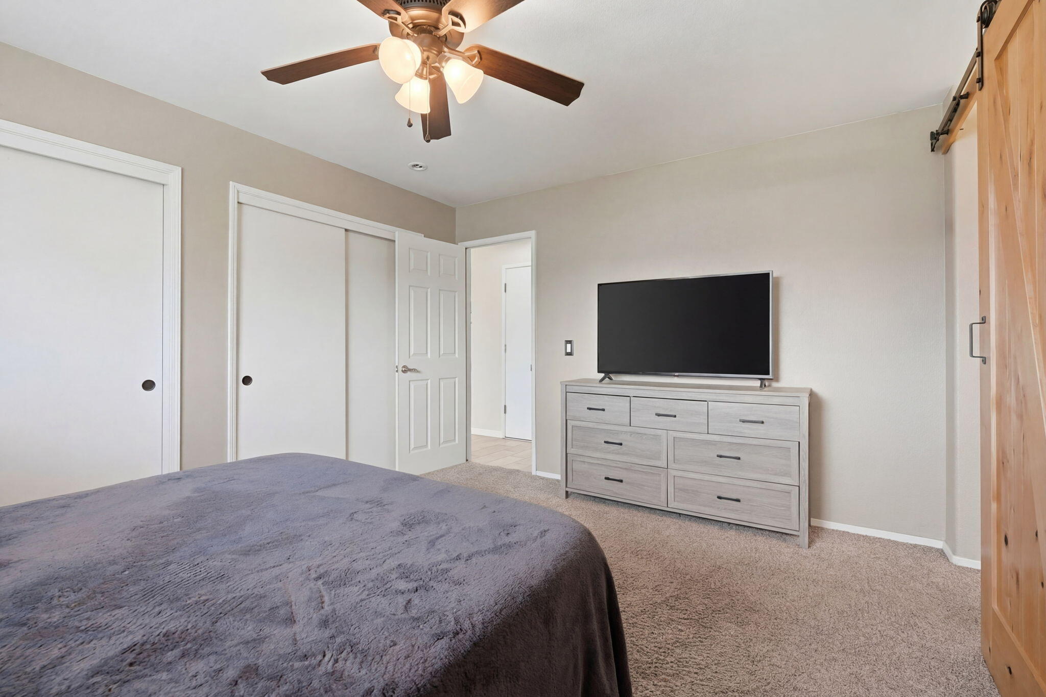 1003 Edison Dr, Hanford, CA 93230