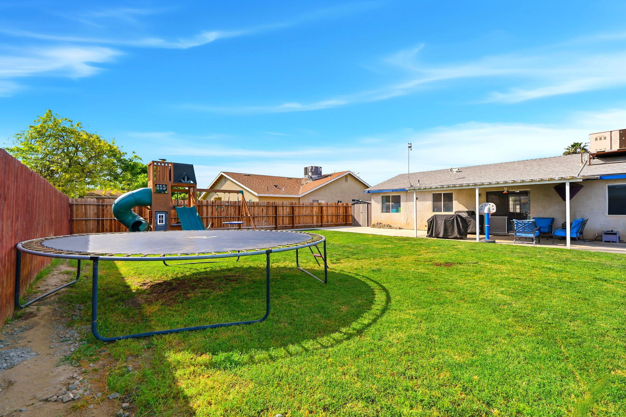 1003 Edison Dr, Hanford, CA 93230