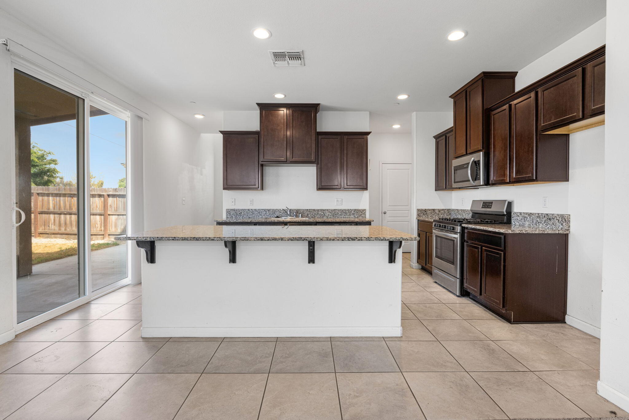 641 S Laguna St, Visalia, CA 93292