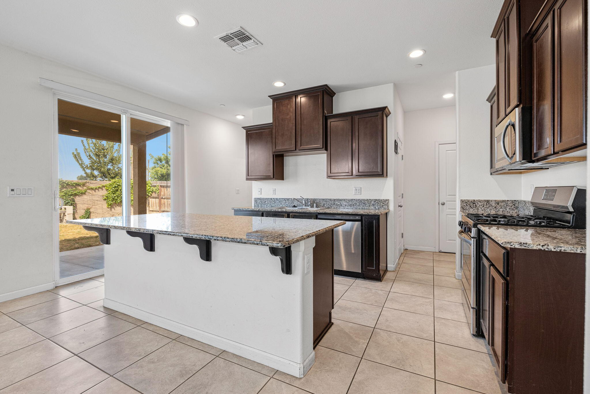 641 S Laguna St, Visalia, CA 93292