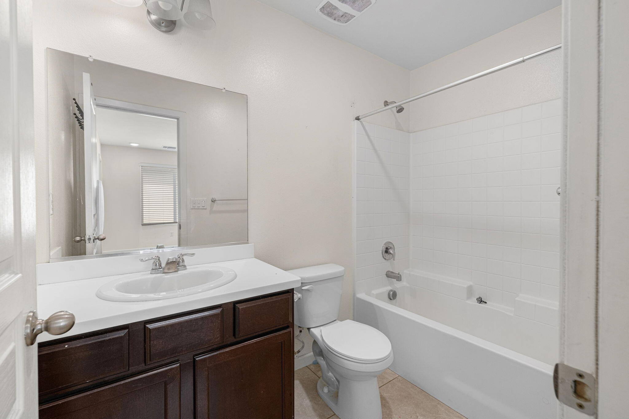 641 S Laguna St, Visalia, CA 93292