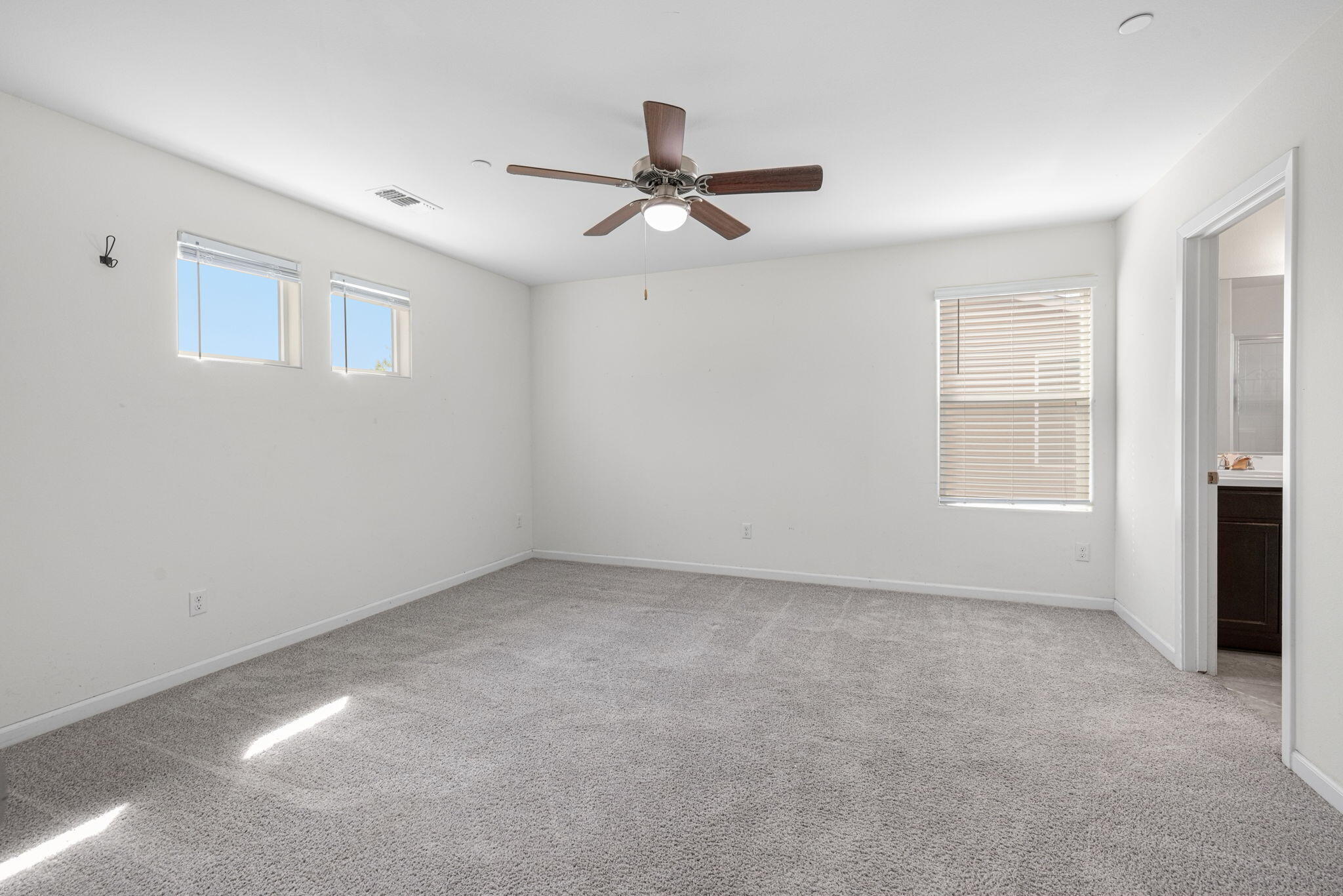 641 S Laguna St, Visalia, CA 93292