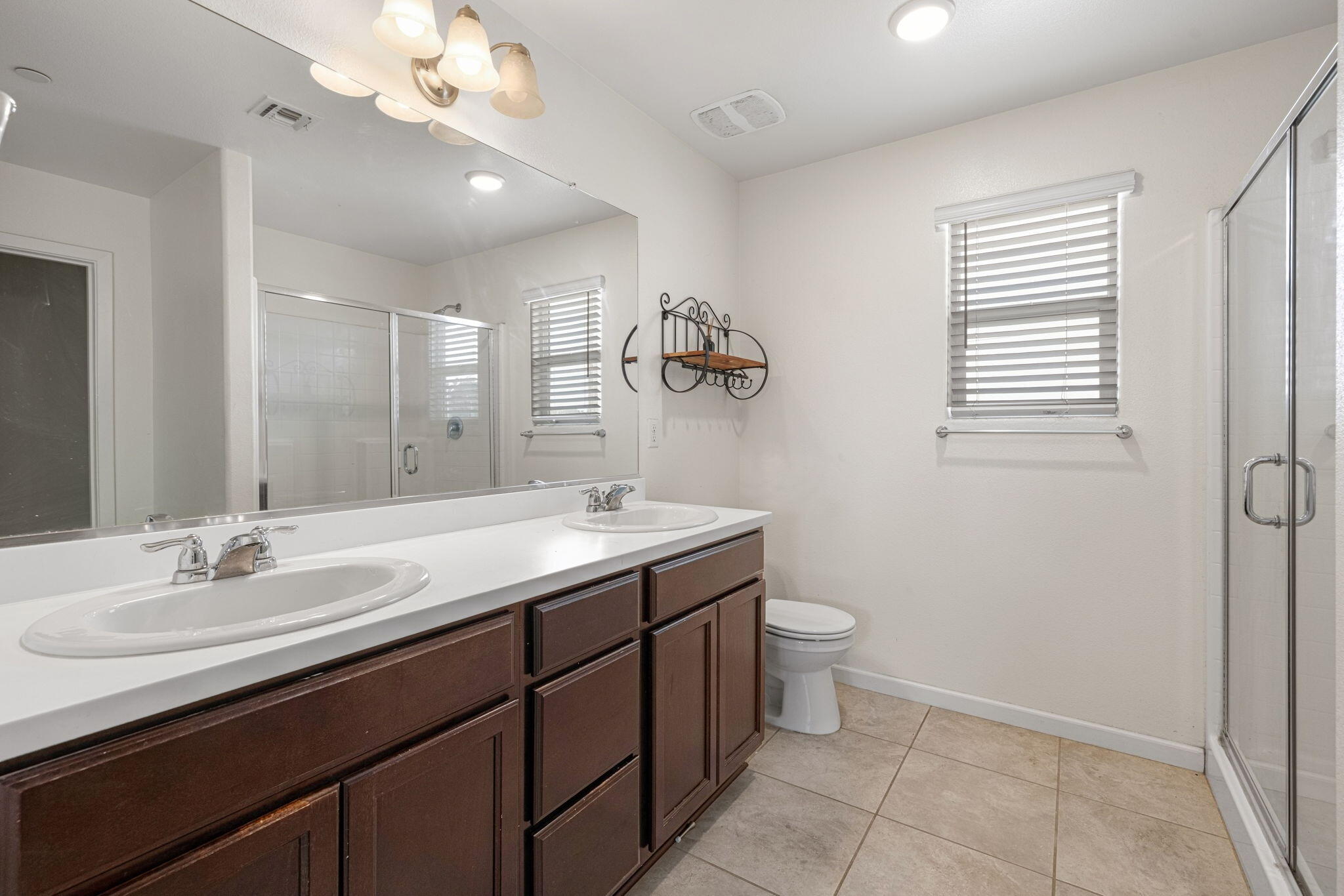 641 S Laguna St, Visalia, CA 93292