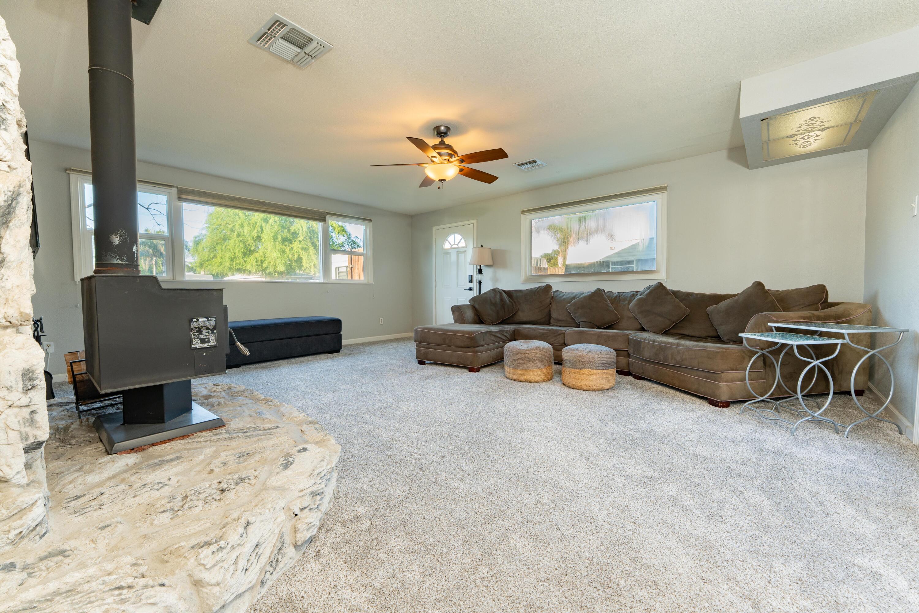 2090 Short Dr, Hanford, CA 93230