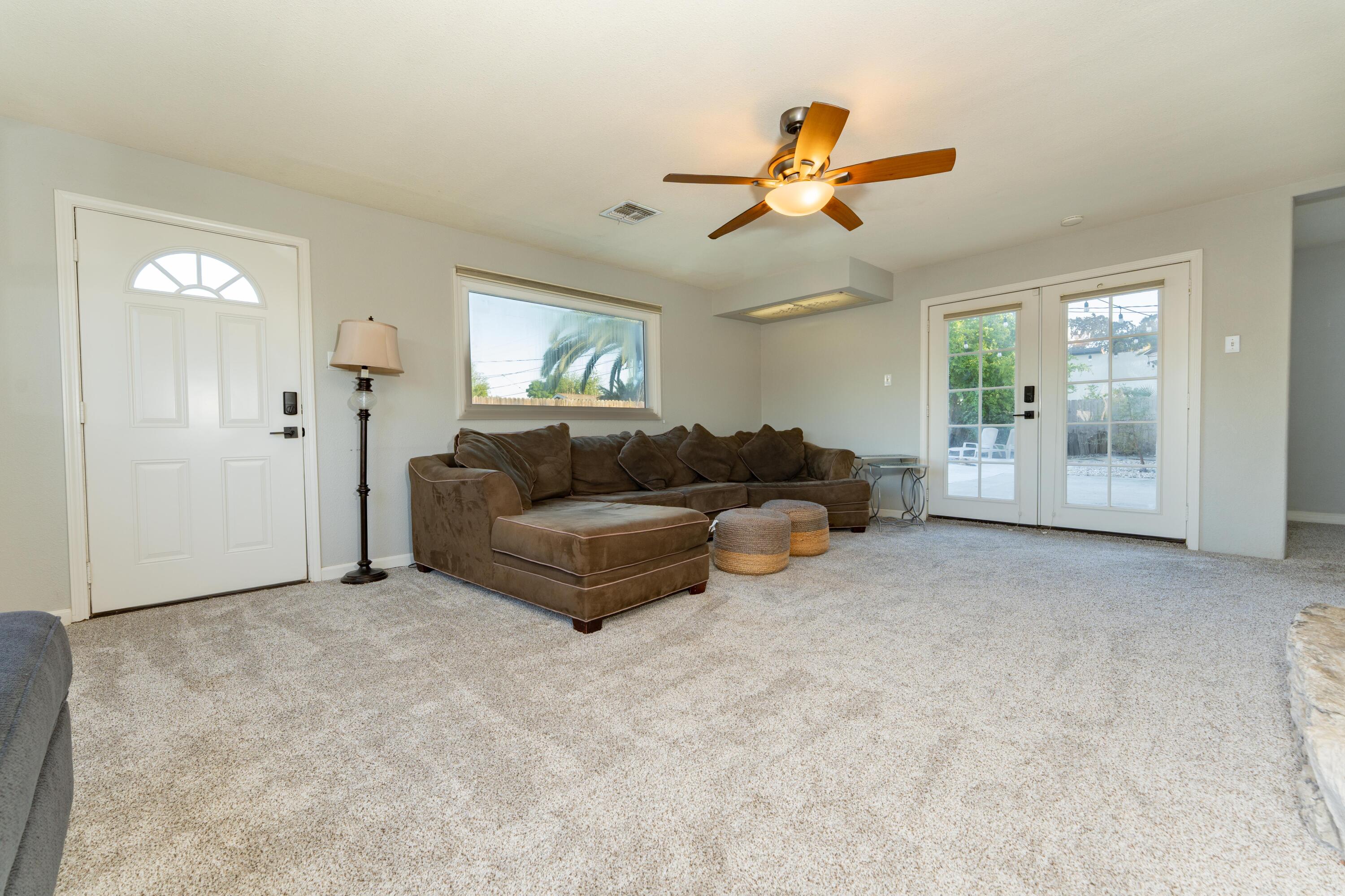 2090 Short Dr, Hanford, CA 93230