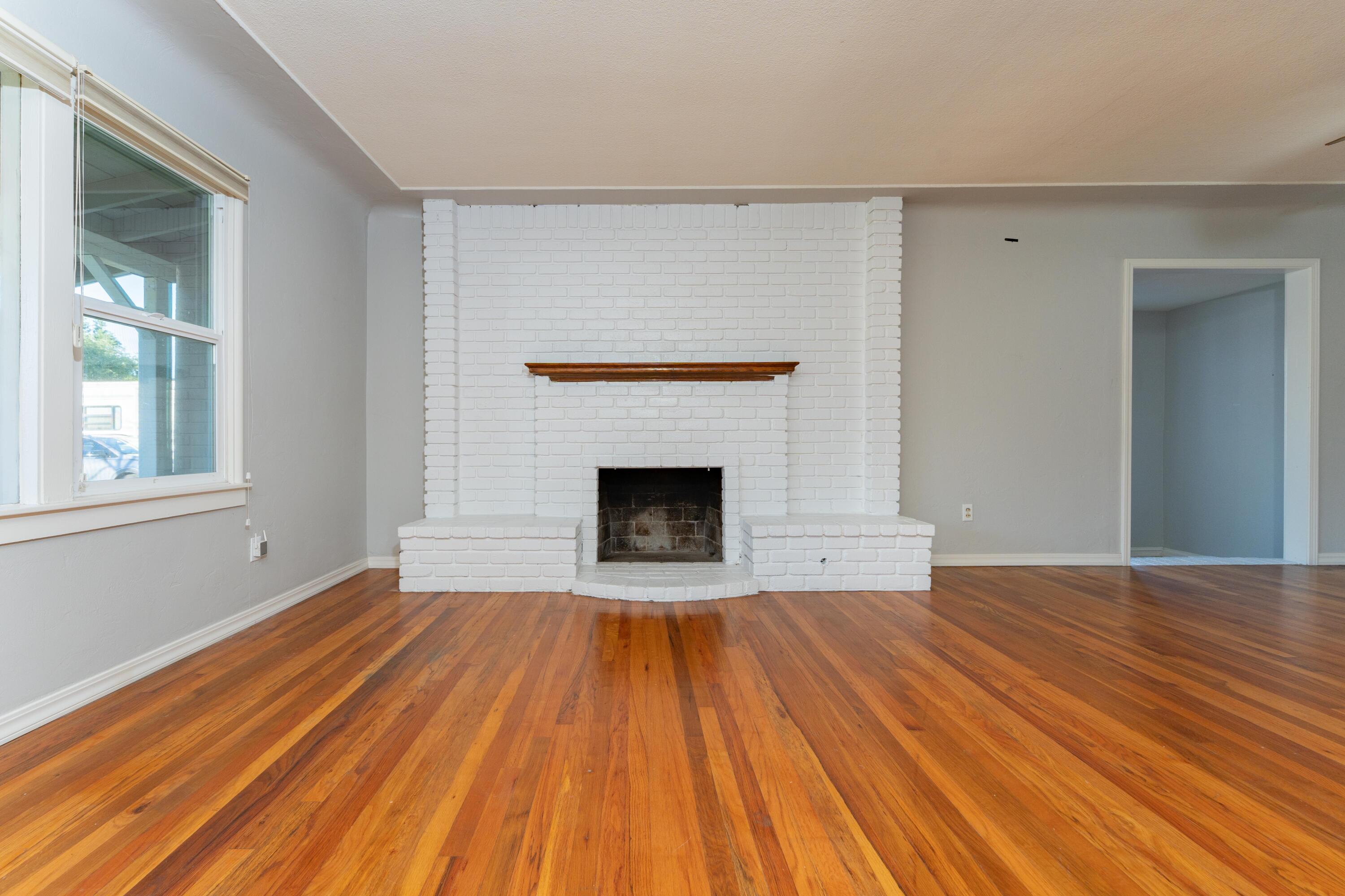 2090 Short Dr, Hanford, CA 93230