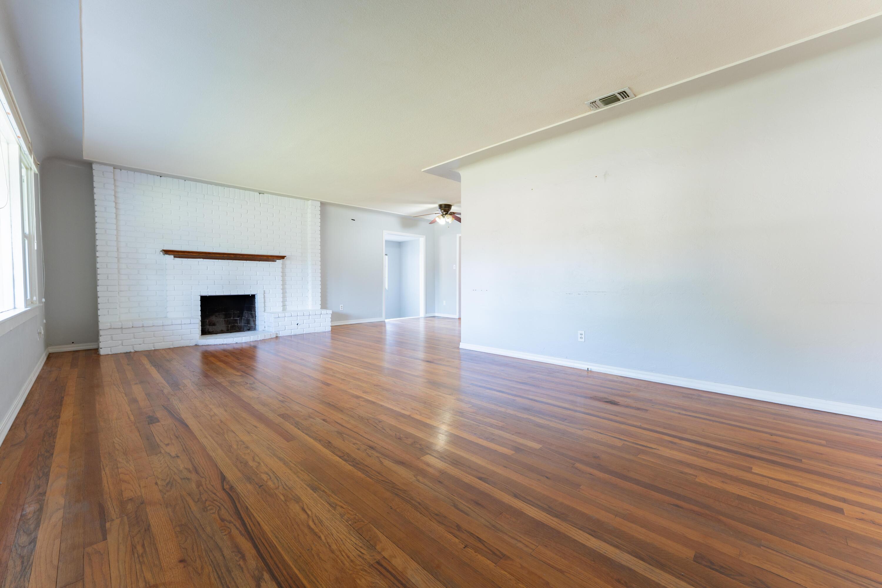 2090 Short Dr, Hanford, CA 93230