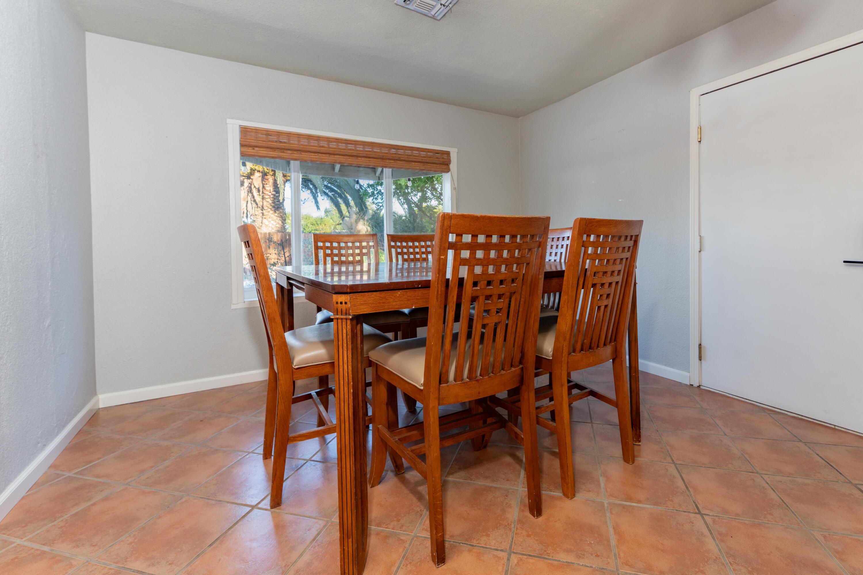 2090 Short Dr, Hanford, CA 93230