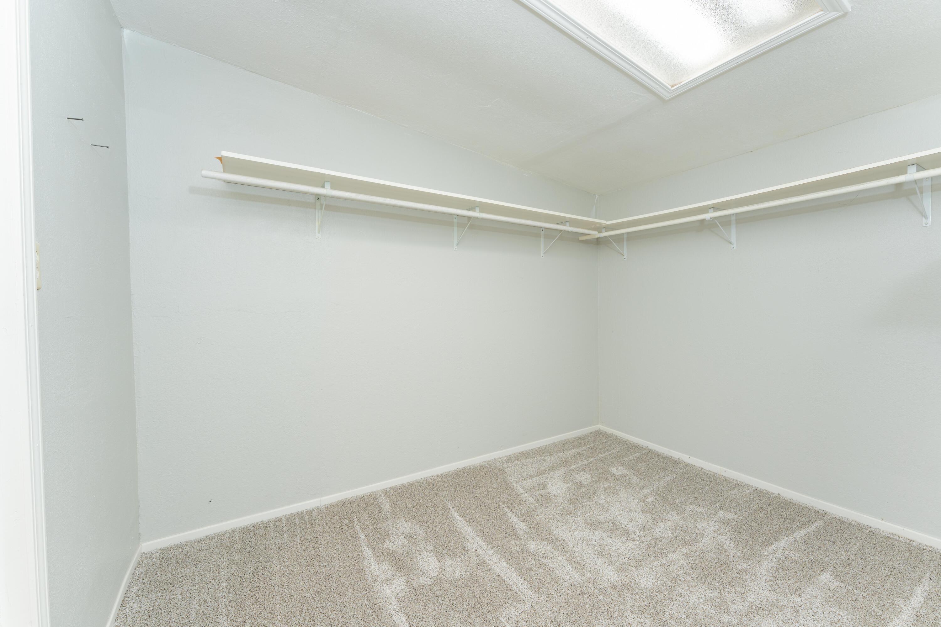 2090 Short Dr, Hanford, CA 93230