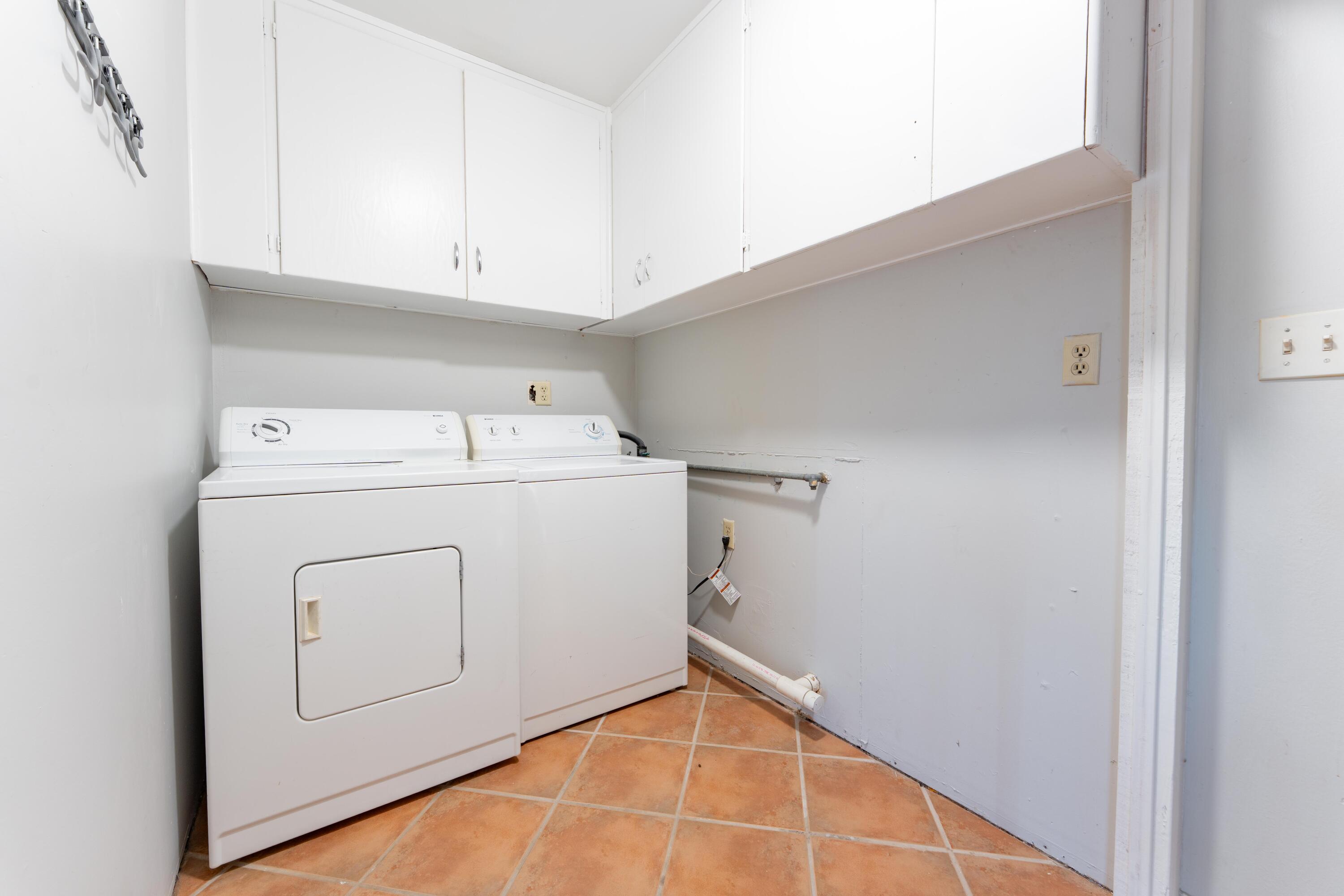 2090 Short Dr, Hanford, CA 93230