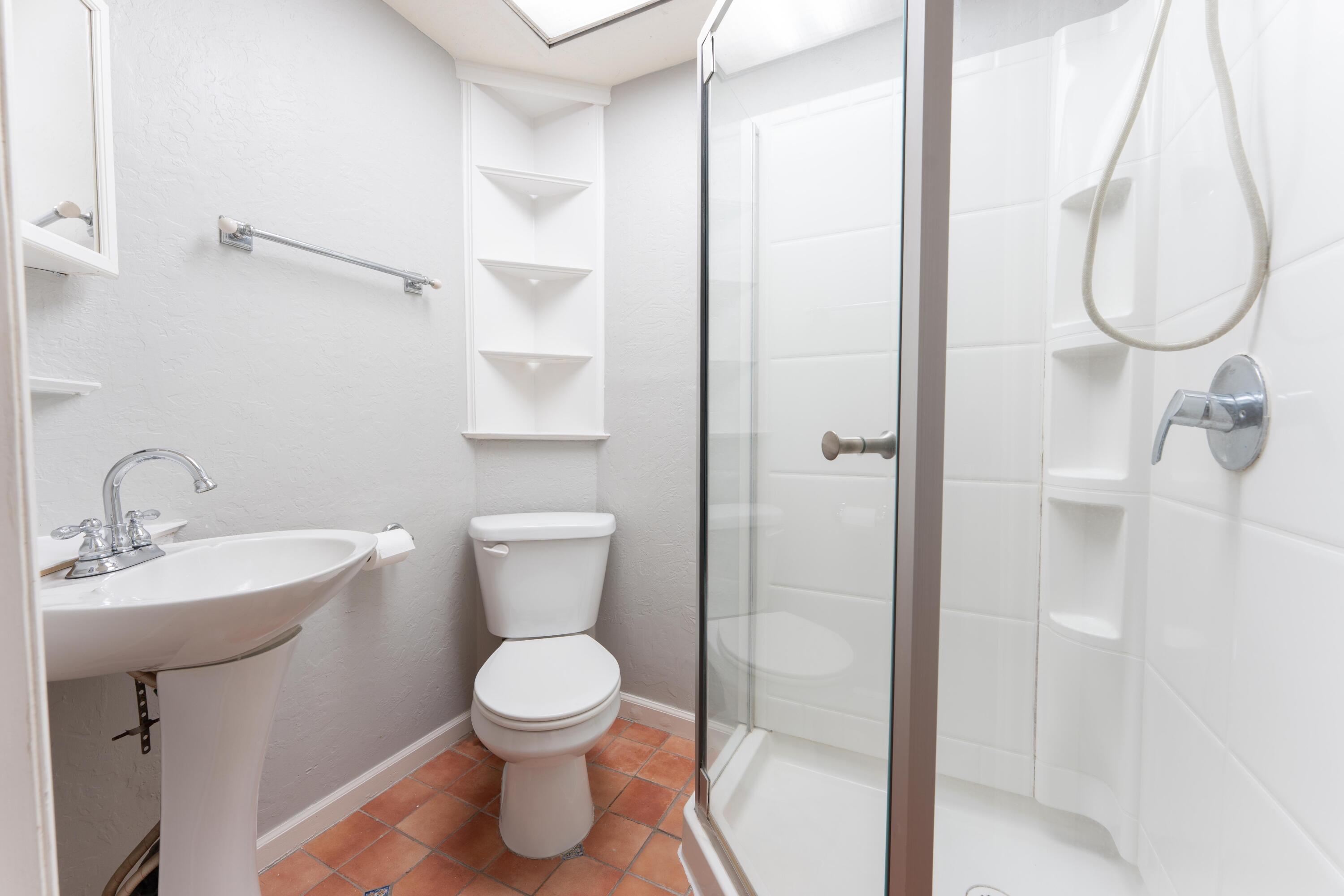 2090 Short Dr, Hanford, CA 93230