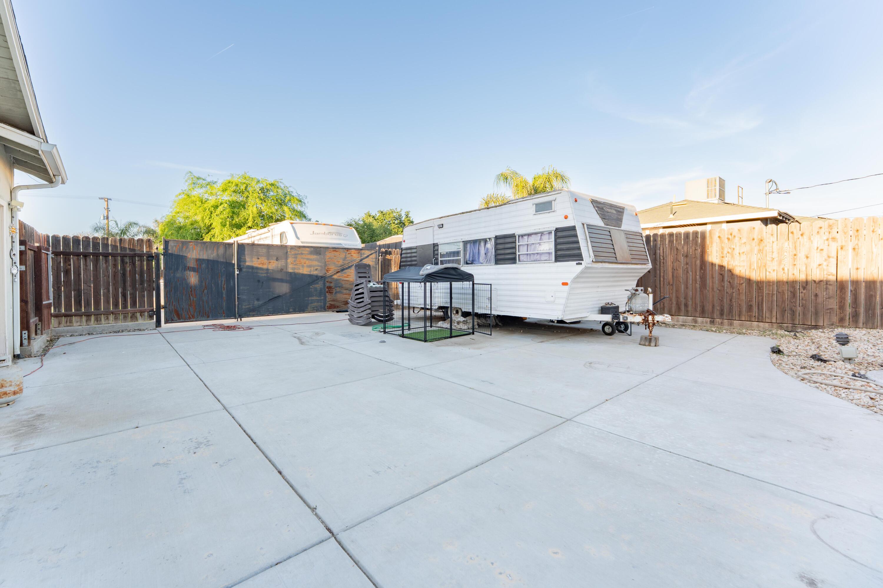 2090 Short Dr, Hanford, CA 93230