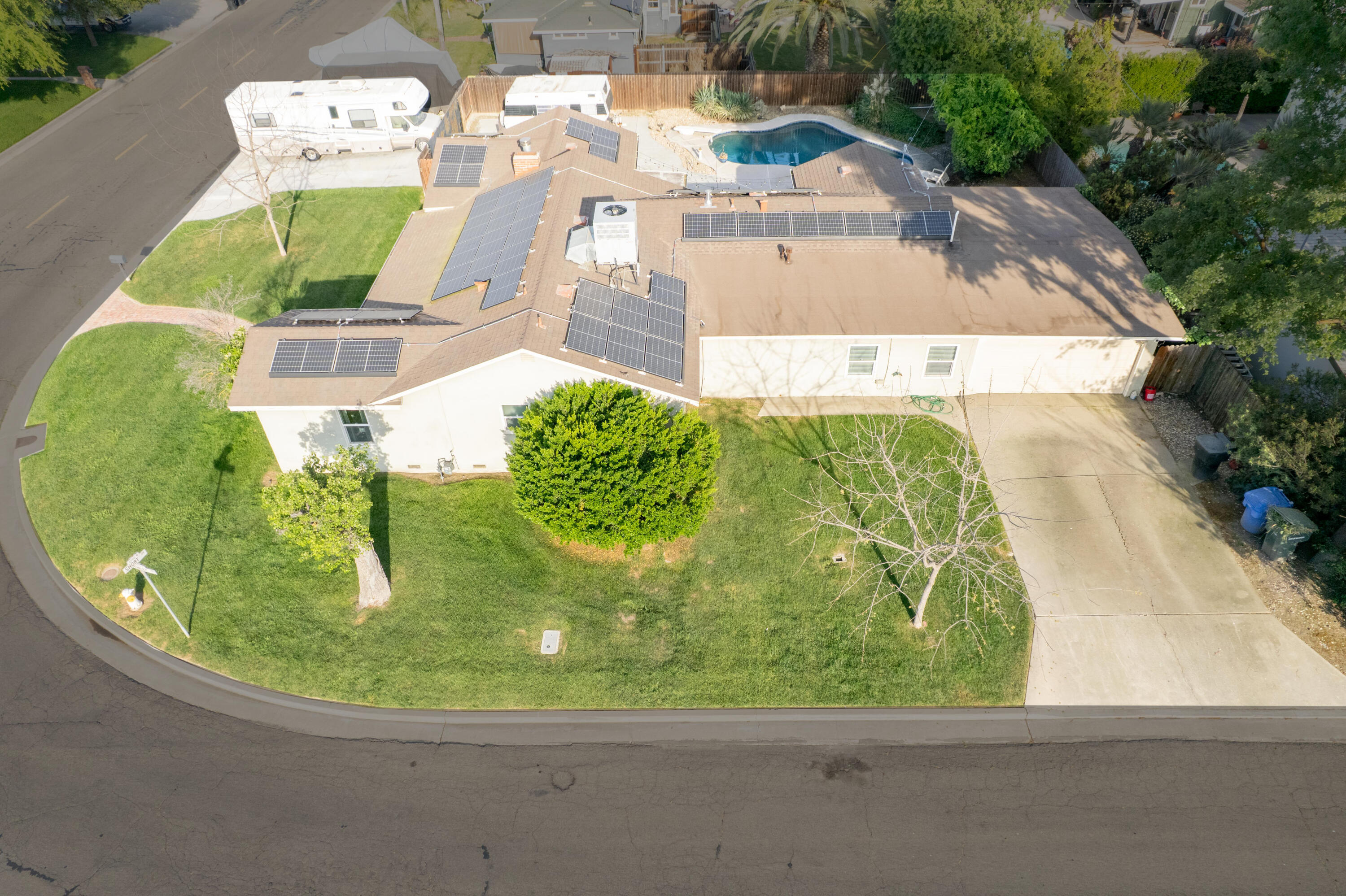 2090 Short Dr, Hanford, CA 93230