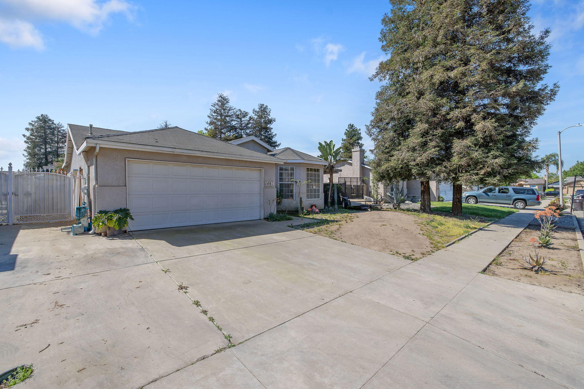 1481 Columbia, Tulare, CA 93274