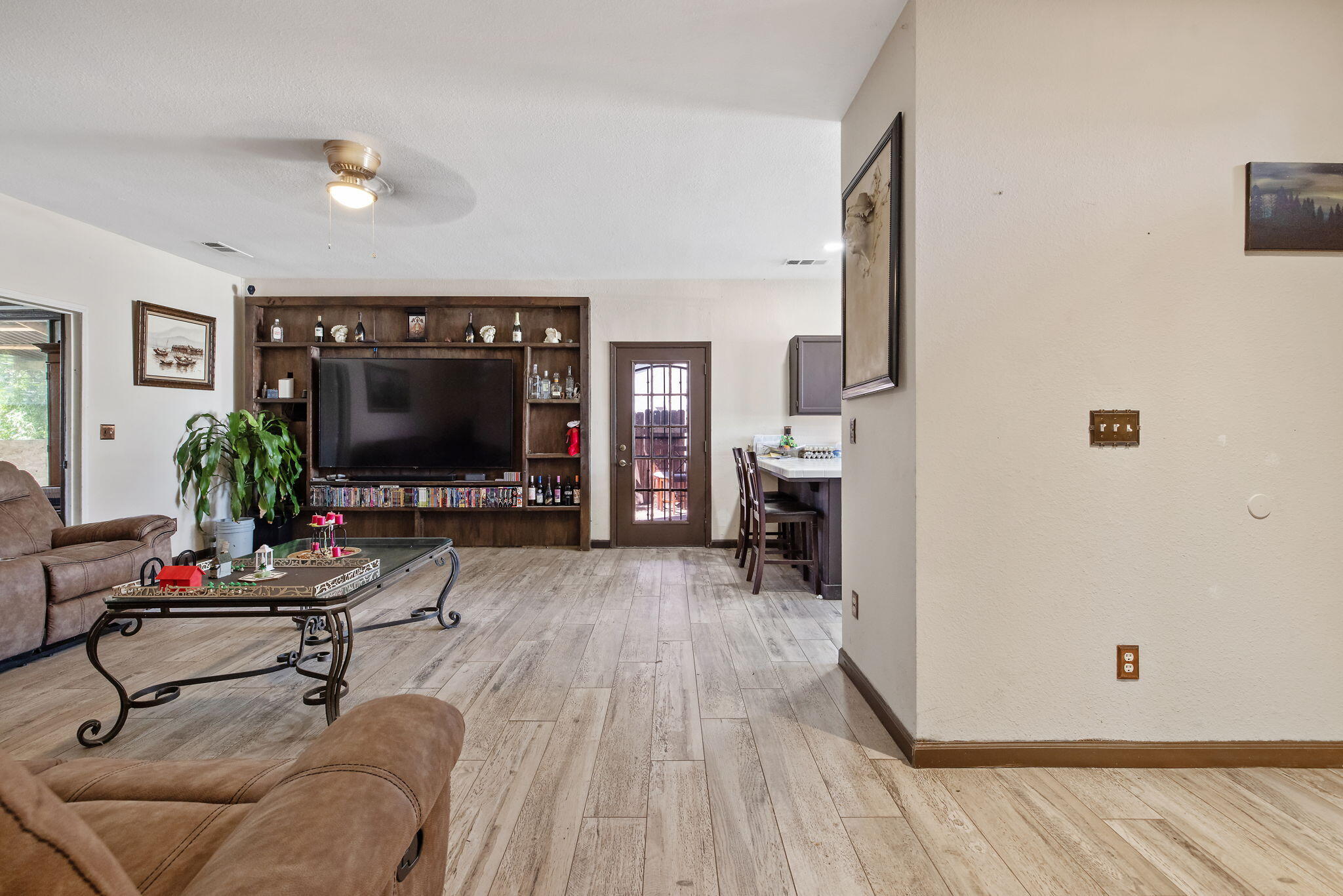 1481 Columbia, Tulare, CA 93274