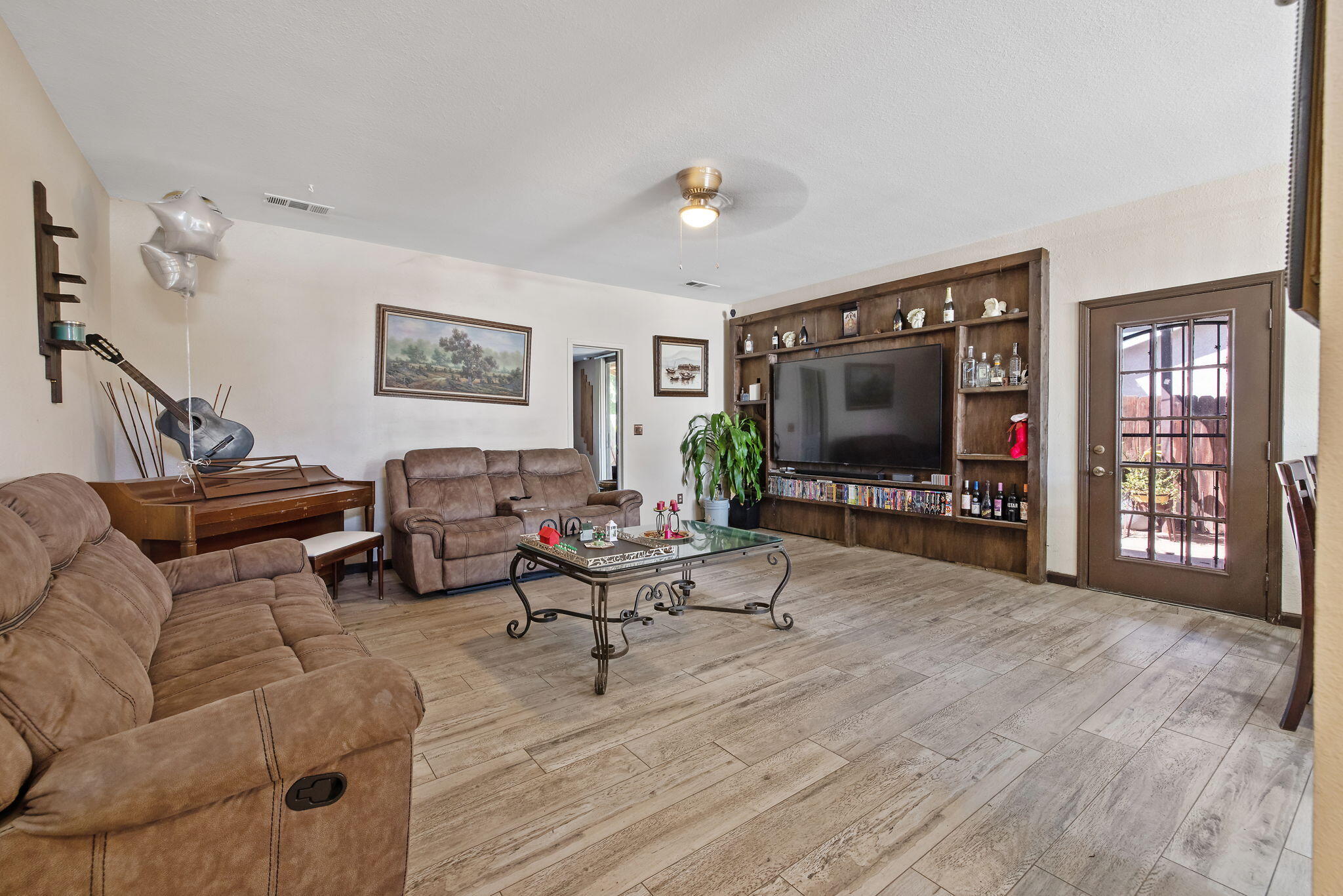 1481 Columbia, Tulare, CA 93274