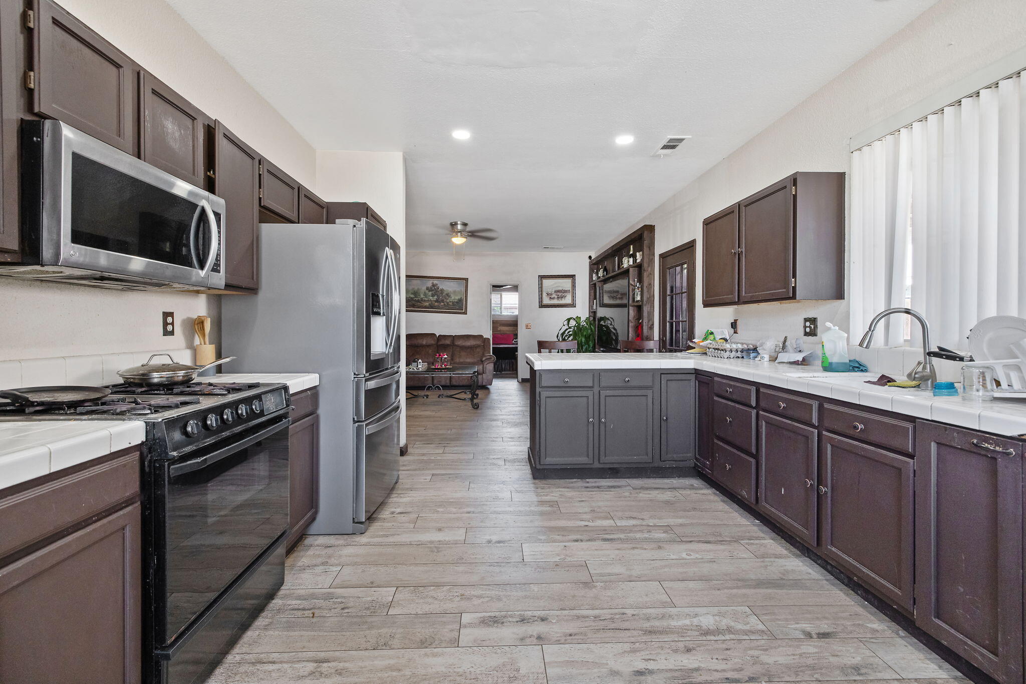 1481 Columbia, Tulare, CA 93274