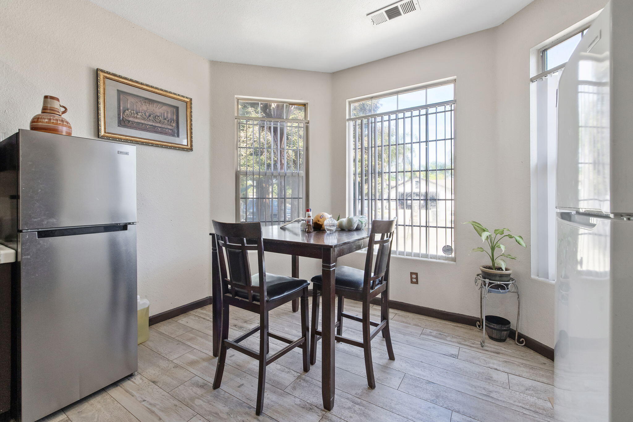 1481 Columbia, Tulare, CA 93274