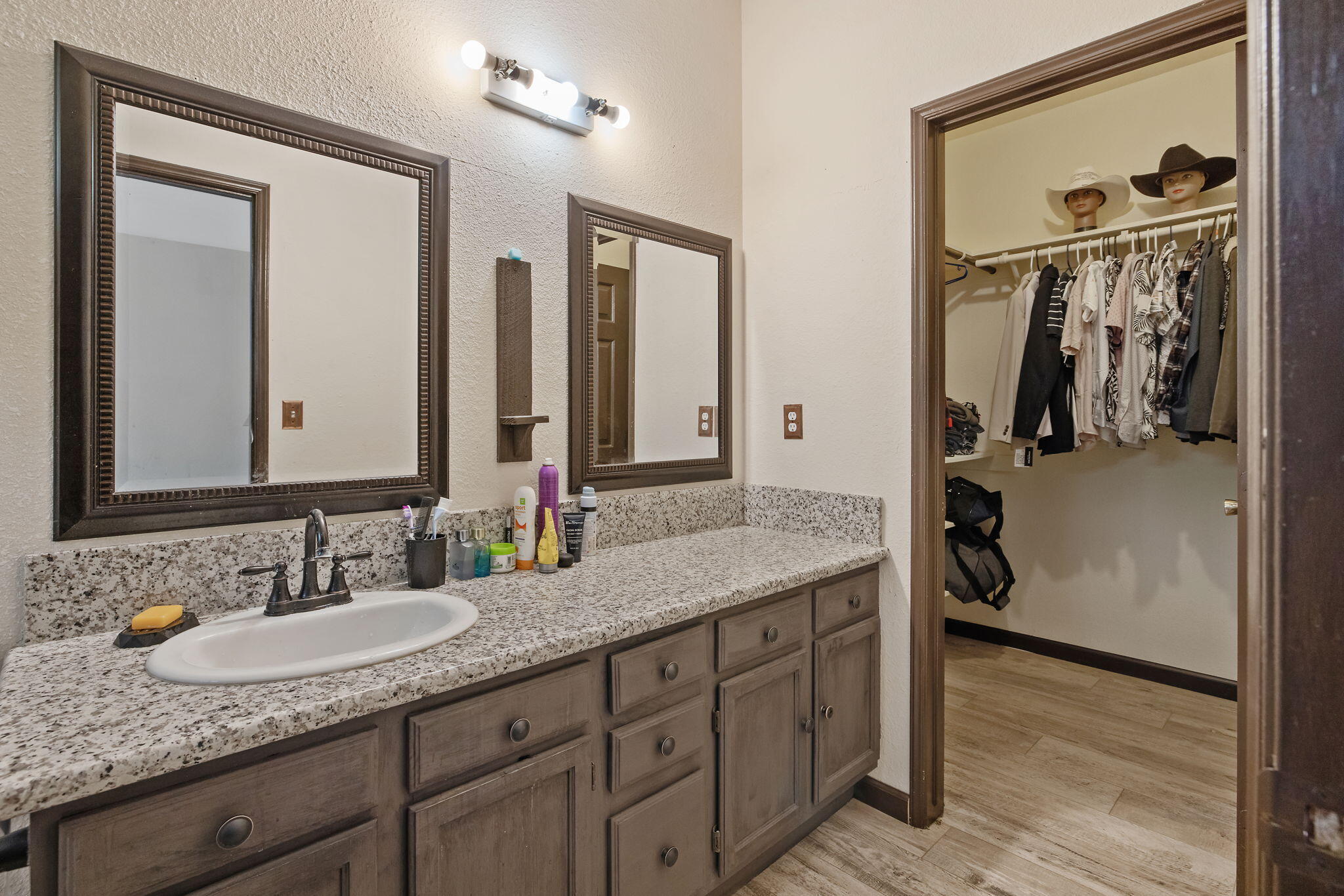 1481 Columbia, Tulare, CA 93274