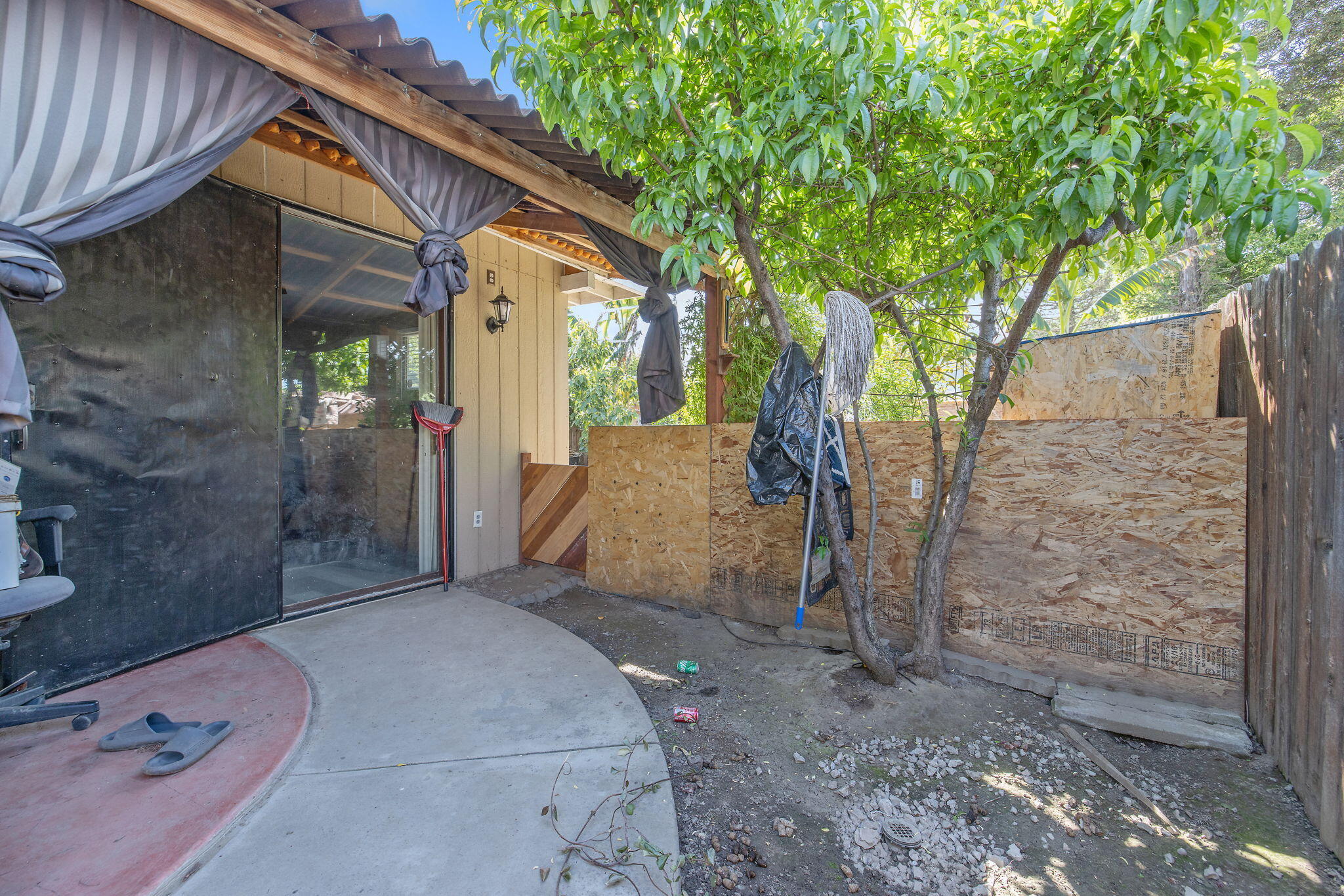 1481 Columbia, Tulare, CA 93274