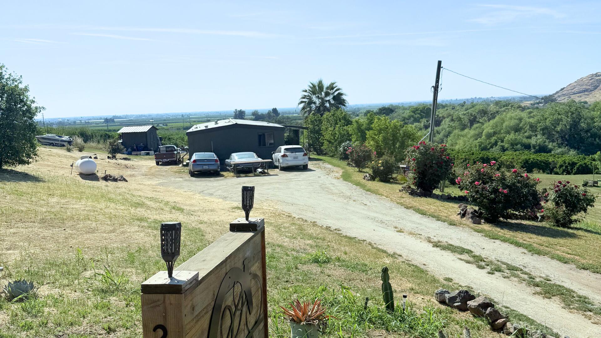 21800 Rd 258 #B, Lindsay, CA 93247