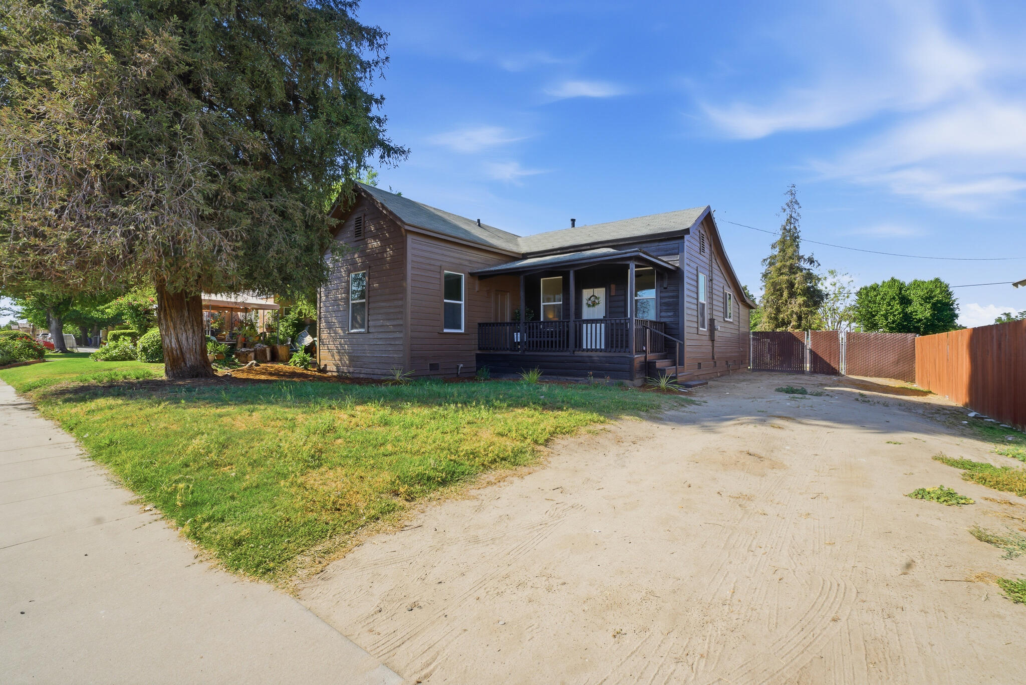 2232 Gaither St, Selma, CA 93662