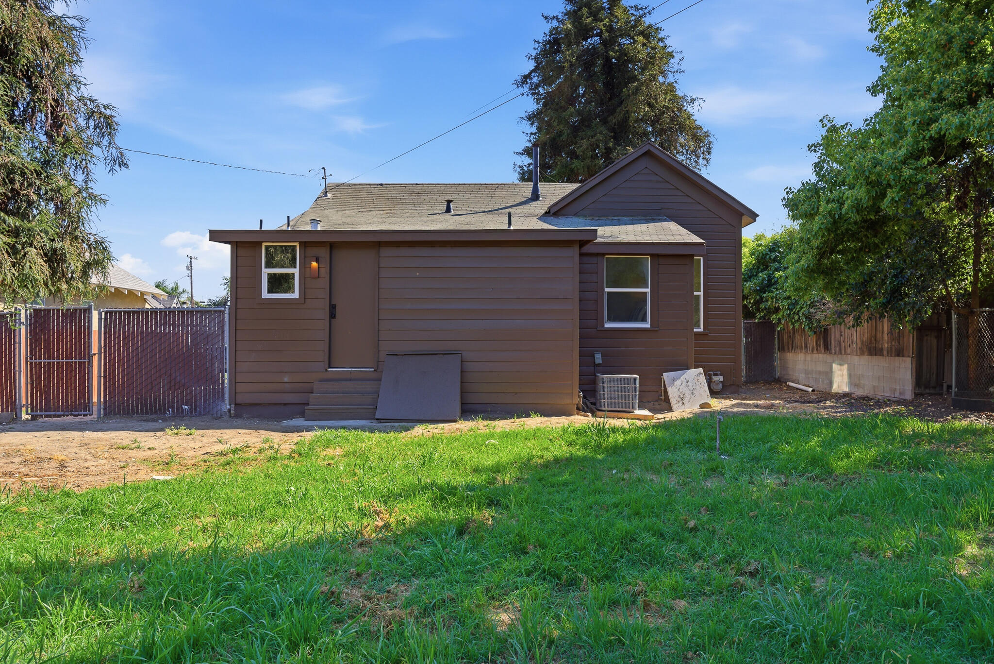 2232 Gaither St, Selma, CA 93662