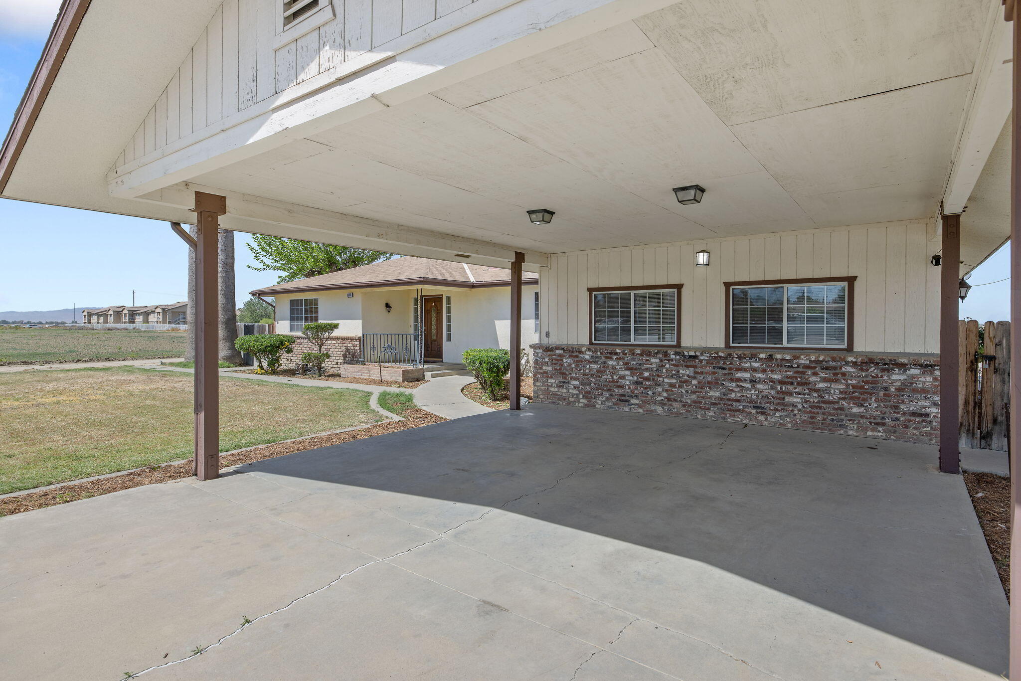 16808 Palmer Ave, Huron, CA 93234