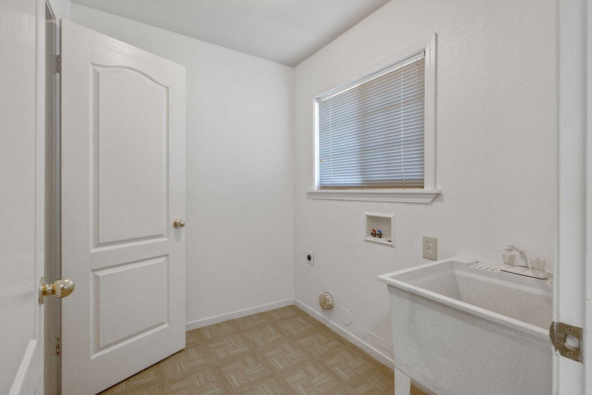 16808 Palmer Ave, Huron, CA 93234