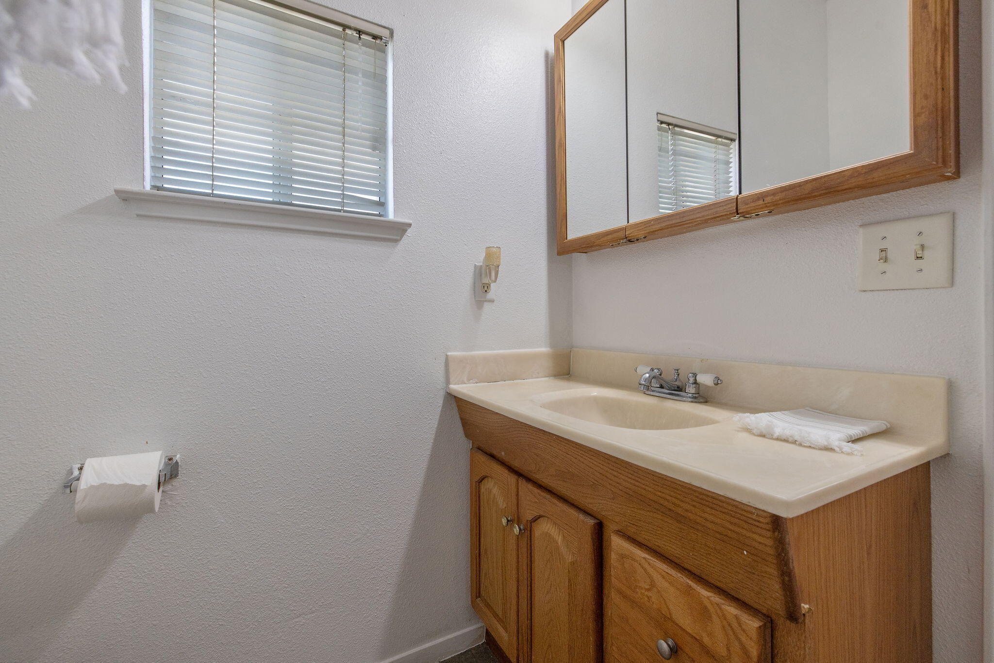 16808 Palmer Ave, Huron, CA 93234